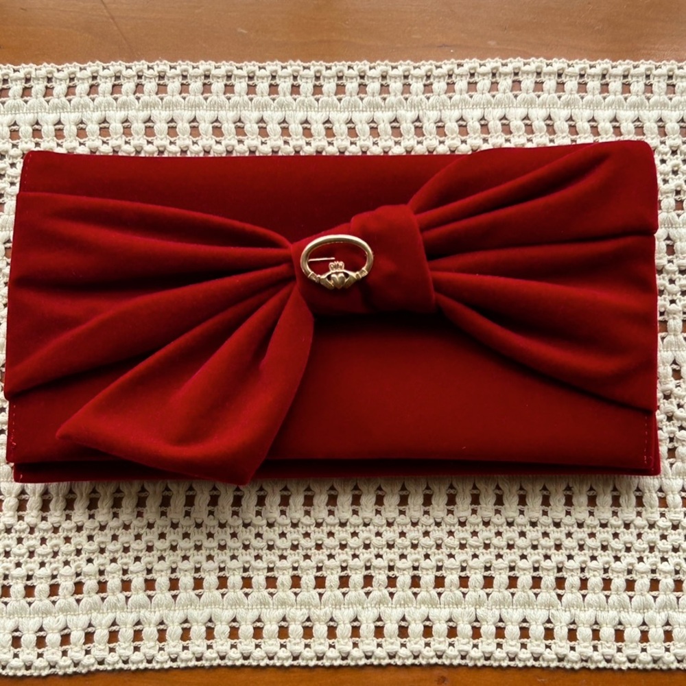 Burgundy Bow Bag Dark Red Claddah Gold Broach Pin Detail Gold Link Chain Euc